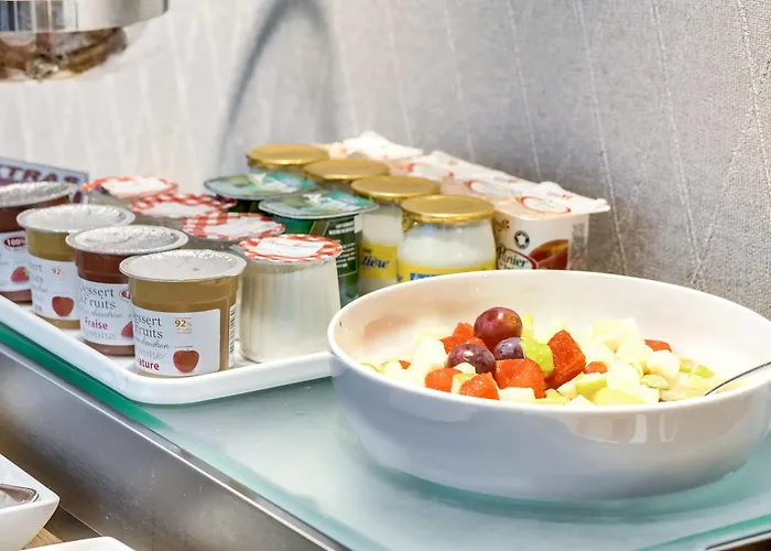 帕西埃菲尔酒店 3*