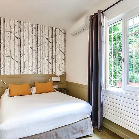 Passy Eiffel Hotel 3*