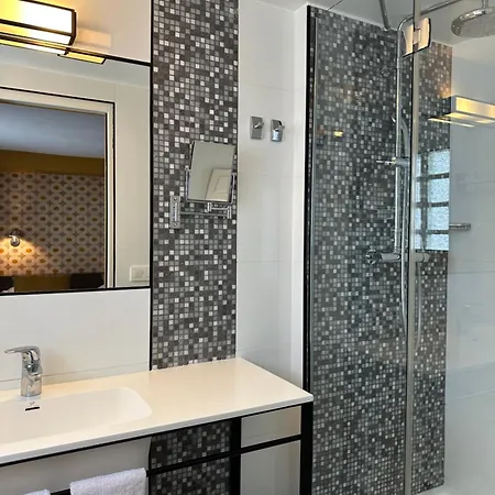 Passy Eiffel Hotel 3*