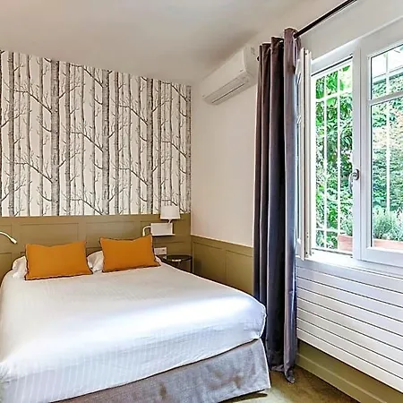 Passy Eiffel Szálloda 3*