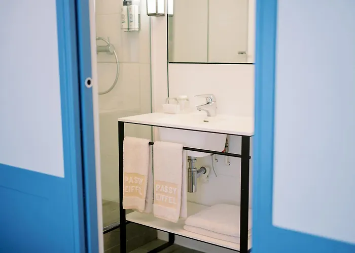 Passy Eiffel Hotel 3*