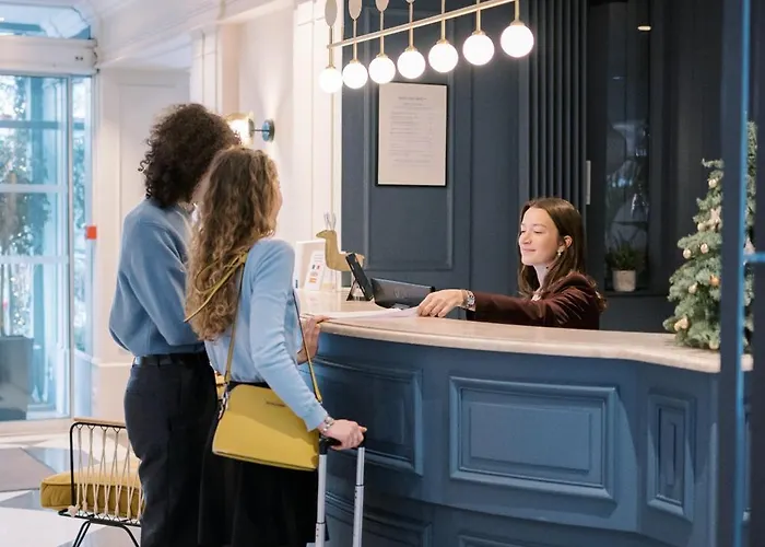 Passy Eiffel Otel 3*