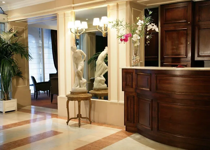 Passy Eiffel Hotell 3*