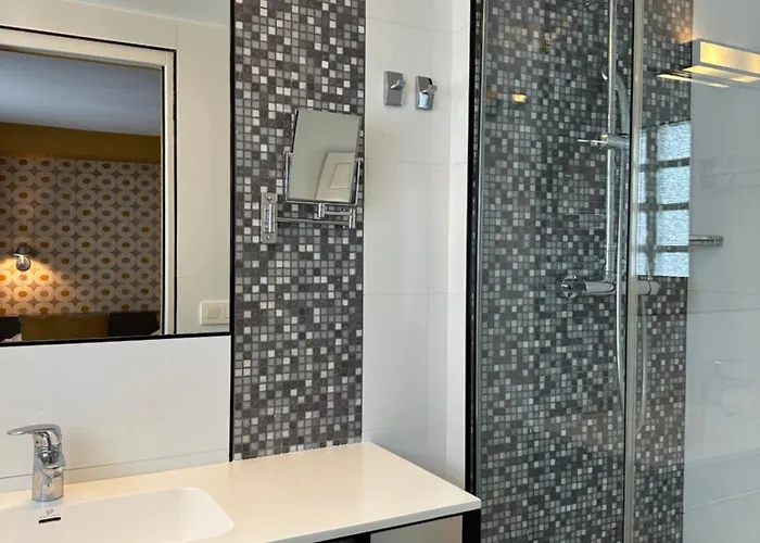 Passy Eiffel Hotel 3*